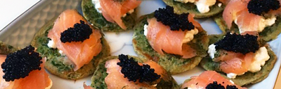 Blinis med spinat, laks og kaviar - nemt og lækkert!