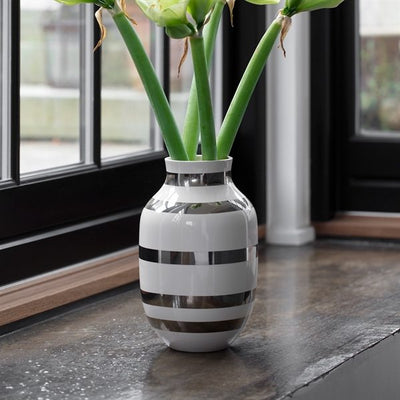 Den populære Kähler vase kommer nu med elegante sølvstriber!