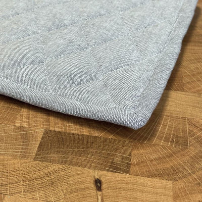Dacore - Grytlapp Quilt 22,5x22,5 cm uni kors grå