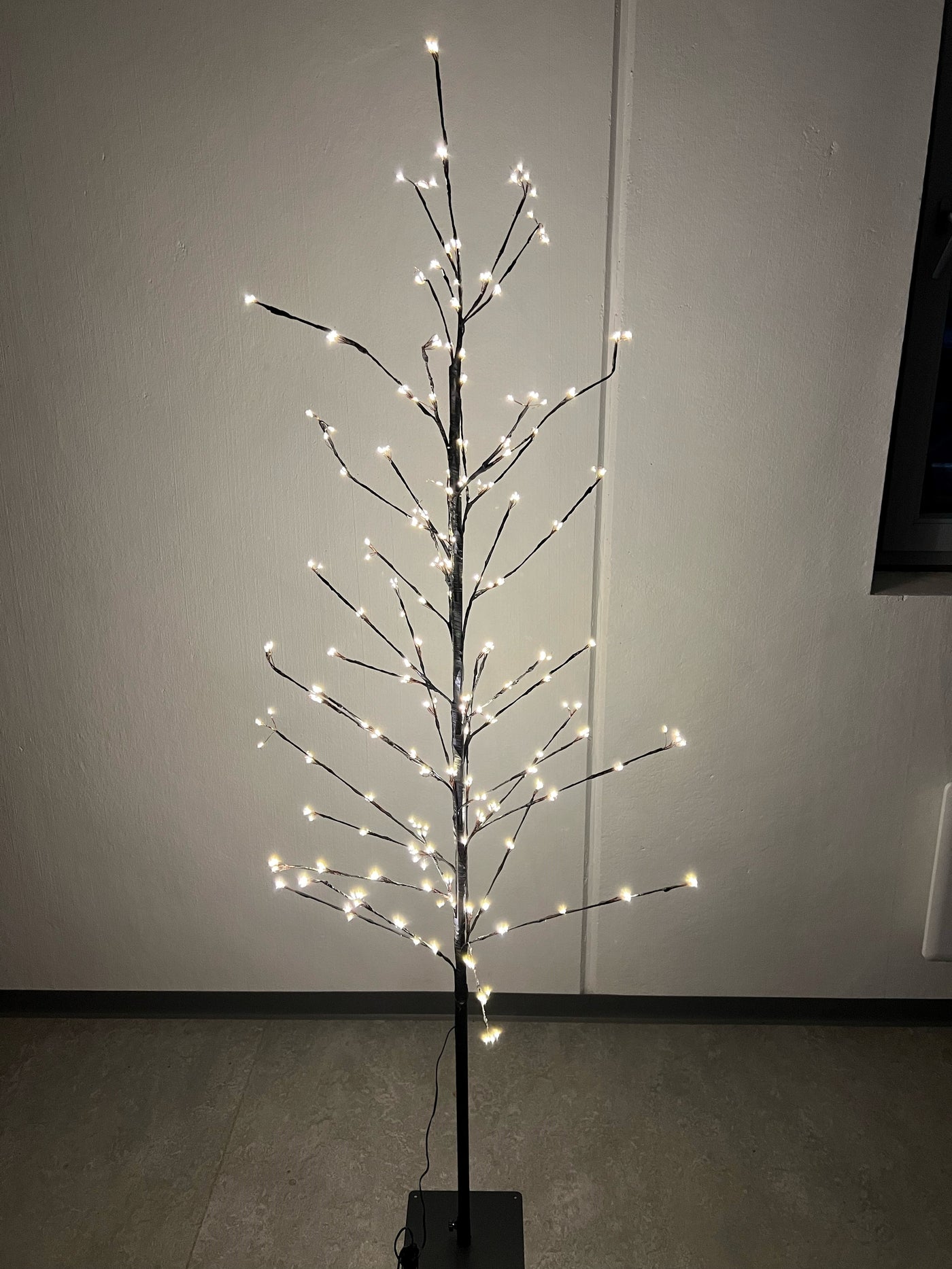 Conzept Christmas - Trådtræ 240 LED H120 cm med IP44 adapter